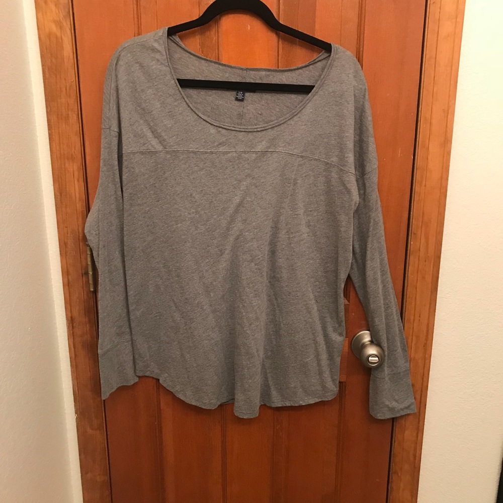 American Eagle grey long sleeve top.